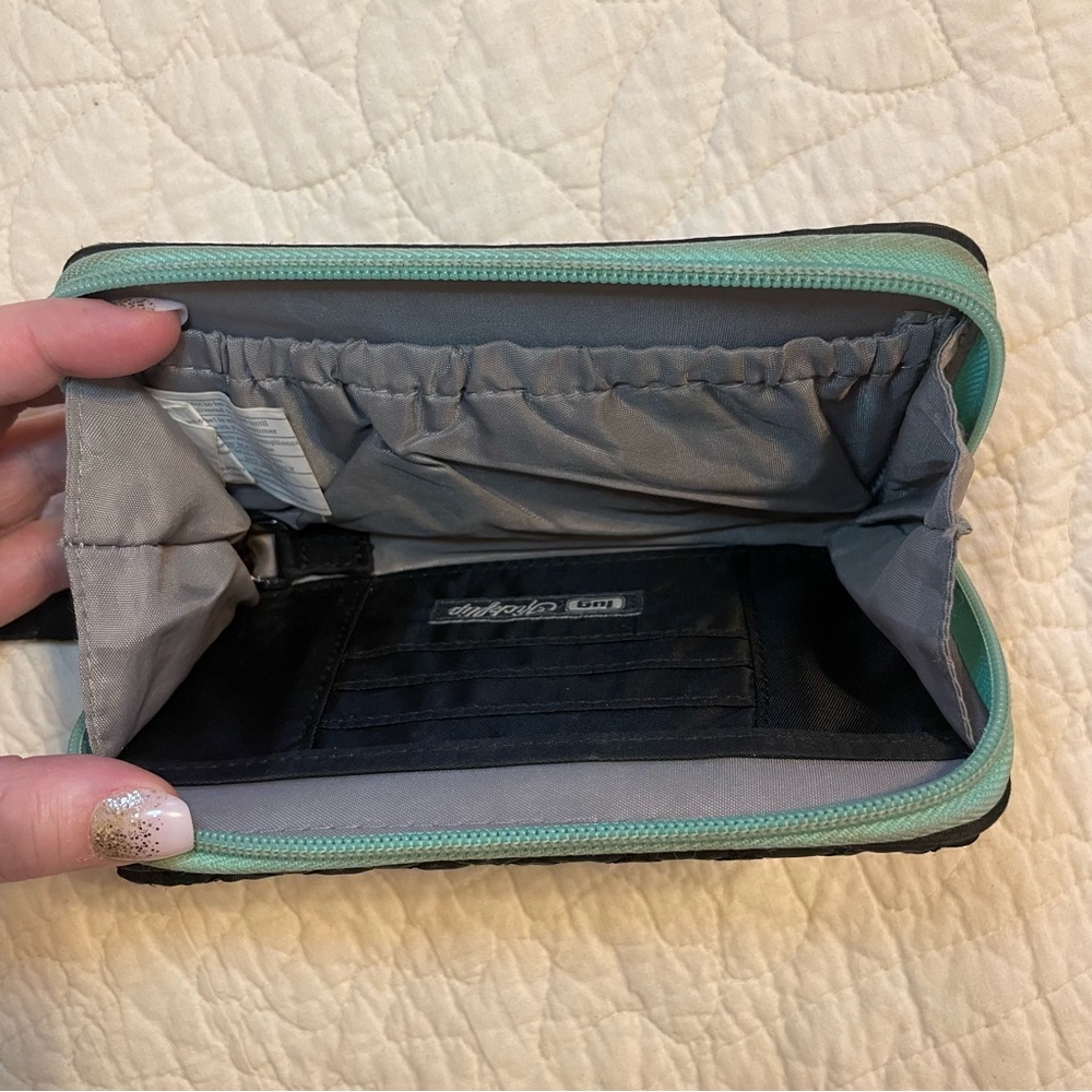 Lug Kickflip Convertible Wallet - Picture 7 of 9